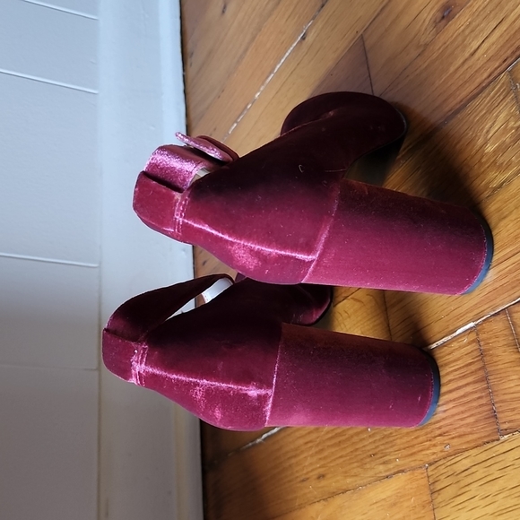 Nine West Velvet Pumps - Picture 3 of 5